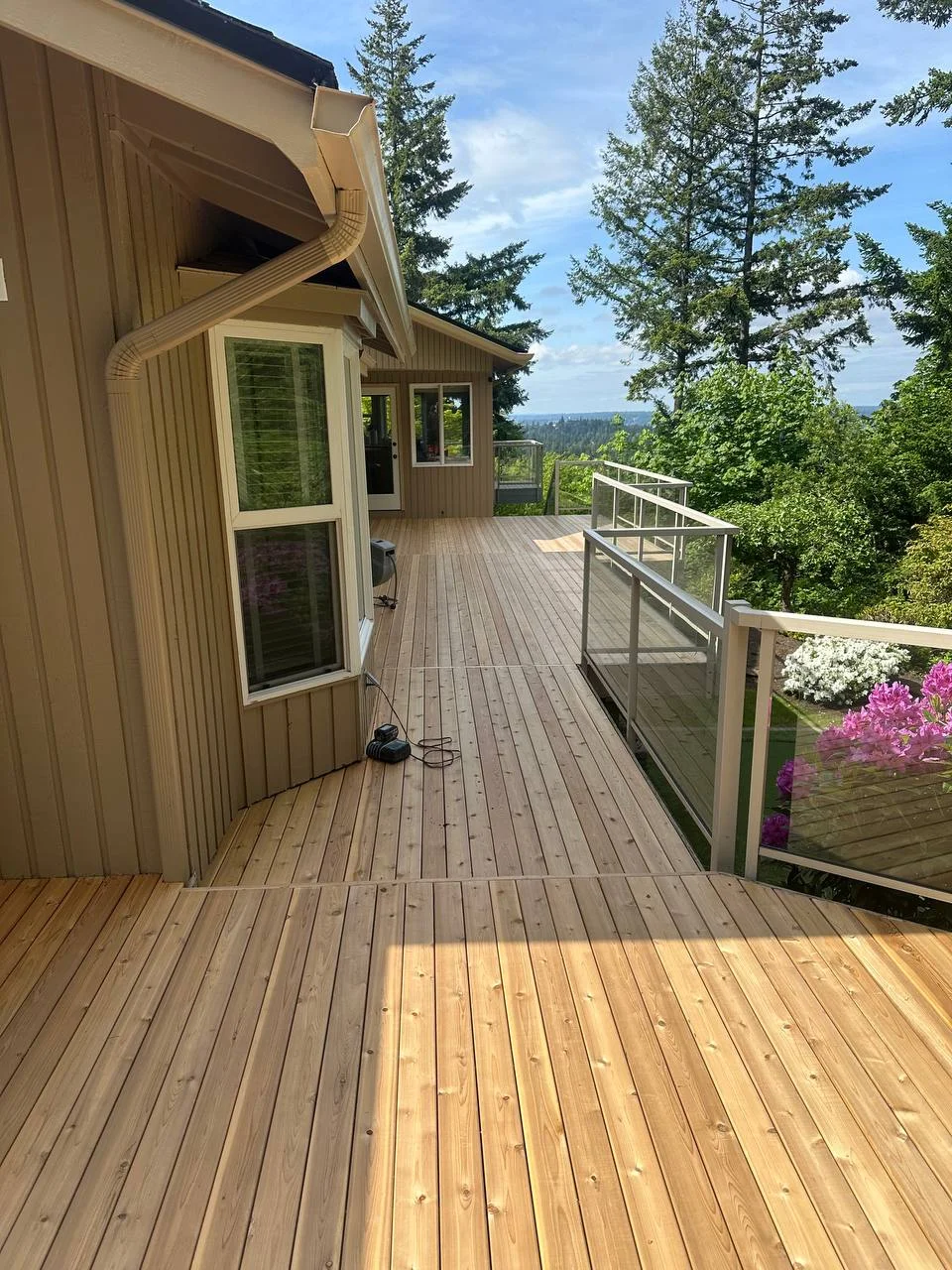 Modern Cedar Deck & Glass Railing